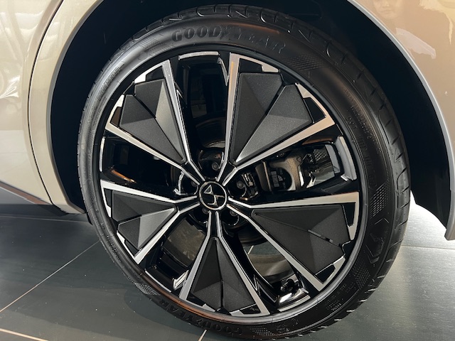 DS4 ETOILE E-TENSE !?
